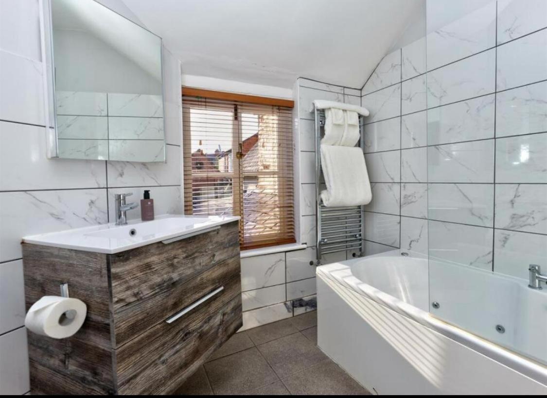 Sebastians Hotell Oswestry Exteriör bild